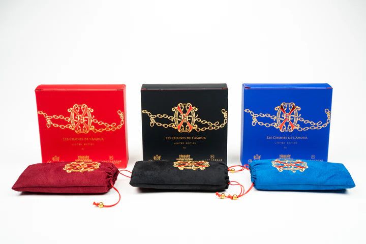 Brizard Les Chaines De L'amour Blue Ostrich Cigar Case