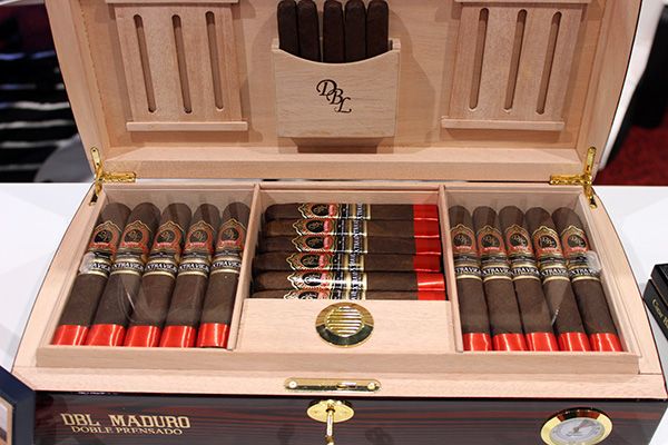 Dominican Big Leaguer Extra Viejo Toro Bundle of 15